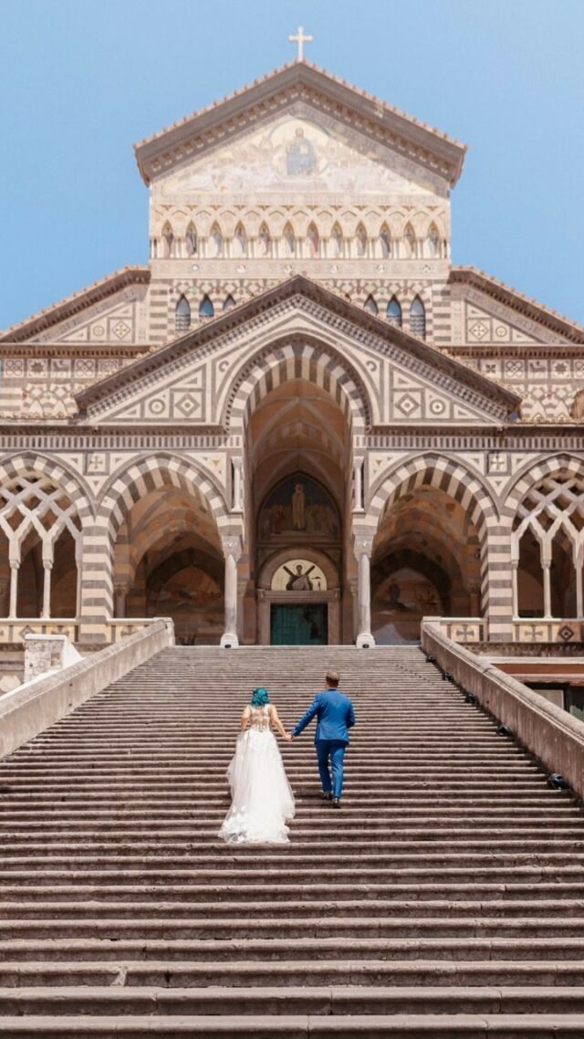 M + V, partendo dal Vesuvio💙 e finendo in Costiera Amalfitana🌊, precisamente all @hotelclubduetorri passando per Amalfi fermandoci sulle sue spettacolari scale del Duomo. 

Vi è piaciuta questa piccola anteprima?💙

ph @ginoimperatoweddings @elisabettalongobardiphoto
videomaker @feelimage
mua @ornelladevivo_makeup_nails
hair @giovithairdressing
atelier @ersiliaprincipe
bridegroom’s suit  @ettore_outlet_torino_
music @sonmusiclive
bouquet @magic_fiori_
venue @hotelclubduetorri

#destinationwedding #amalficoast #amalfiwedding #vesuvio #hotelclubduetorri #amalficoastphotographer